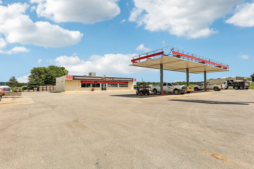 402 W Johnson St, Pocahontas, IL à vendre - Photo de l’immeuble – Image 3 sur 39