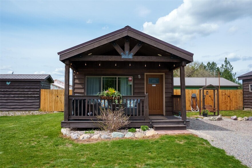 1040 Roost Way, Columbia Falls, MT à vendre - Photo de l’immeuble – Image 3 sur 17