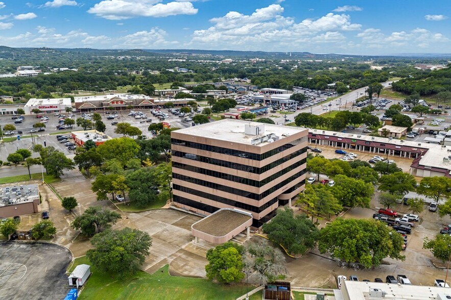 222 S Sidney Baker St, Kerrville, TX à vendre - Photo de l’immeuble – Image 2 sur 30