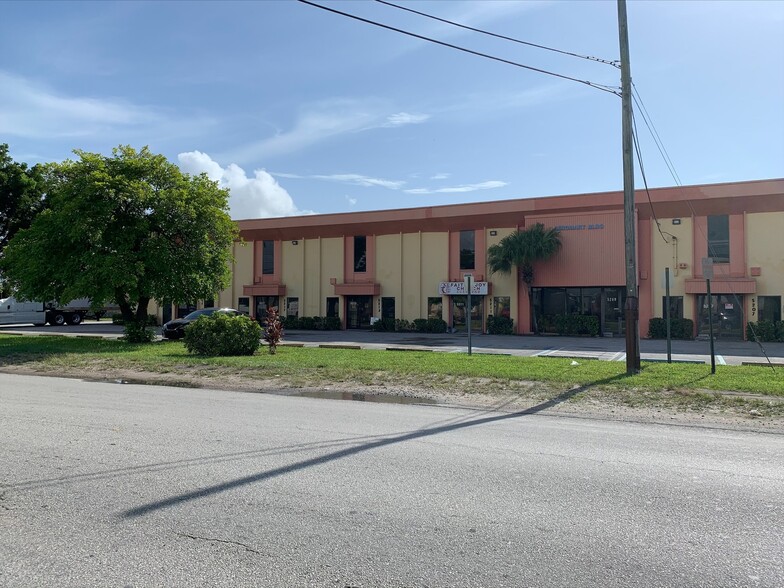 5201-5229 NW 74th Ave, Miami, FL à louer - Photo de l’immeuble – Image 3 sur 9