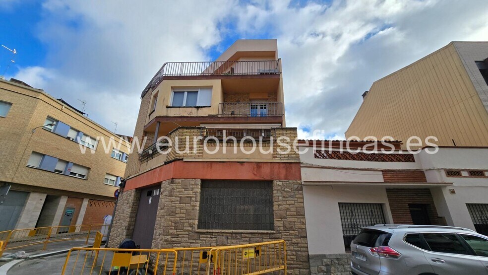 Immeuble residentiel dans Igualada, Barcelona à vendre - Photo de l’immeuble – Image 2 sur 21