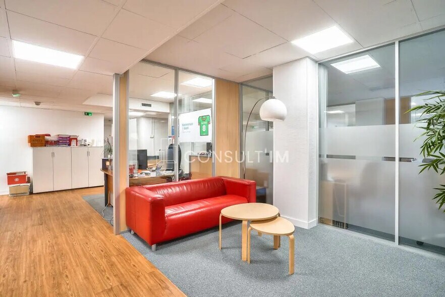 Bureau dans Saint-Cloud à vendre - Photo de l’immeuble – Image 3 sur 7