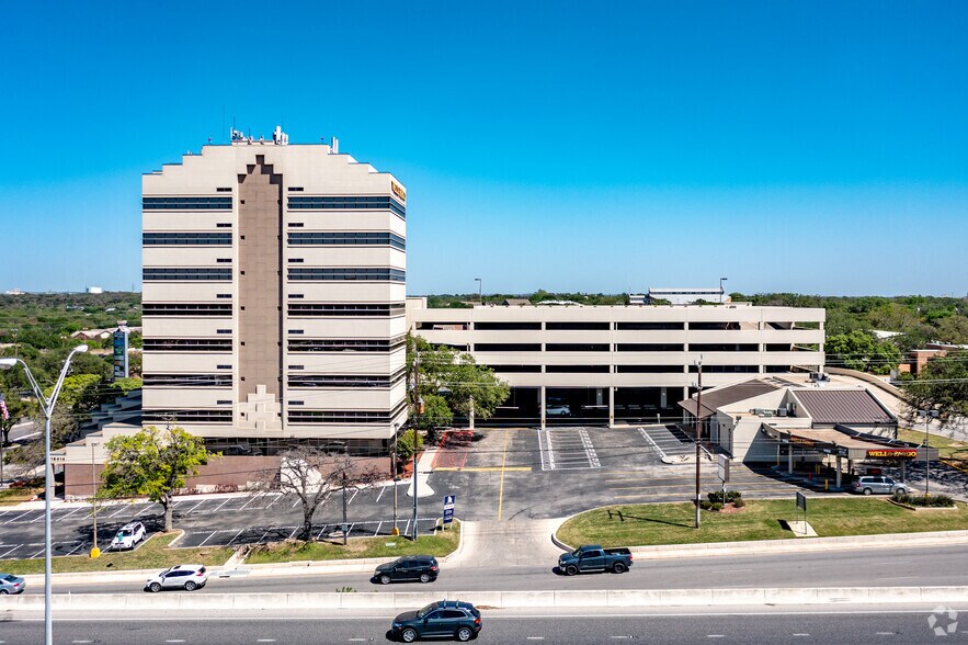 16414 San Pedro Ave, San Antonio, TX à louer - Photo de l’immeuble – Image 3 sur 4