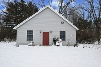 17960 Pearl Rd, Strongsville, OH à louer Photo de l’immeuble– Image 1 sur 5