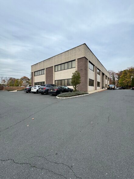 2186 NJ-27, North Brunswick, NJ à louer - Photo de l’immeuble – Image 1 sur 9