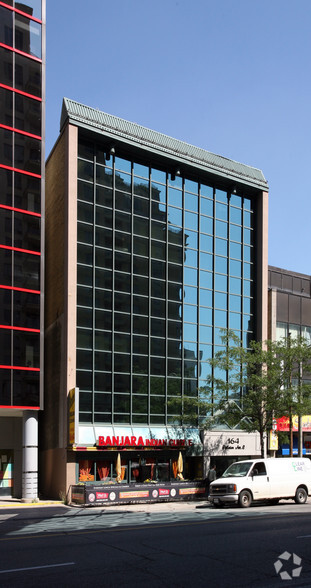 164 Eglinton Ave E, Toronto, ON à louer - Photo de l’immeuble – Image 3 sur 5