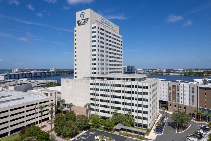 841 Prudential Dr, Jacksonville, FL à louer - Photo de l’immeuble – Image 3 sur 8