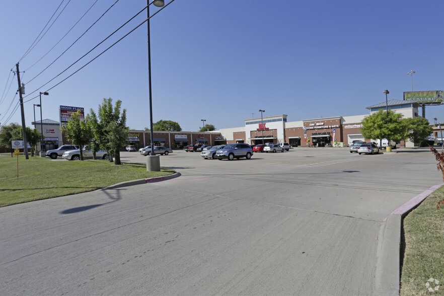 11637 Harry Hines Blvd, Dallas, TX à louer - Photo de l’immeuble – Image 3 sur 9
