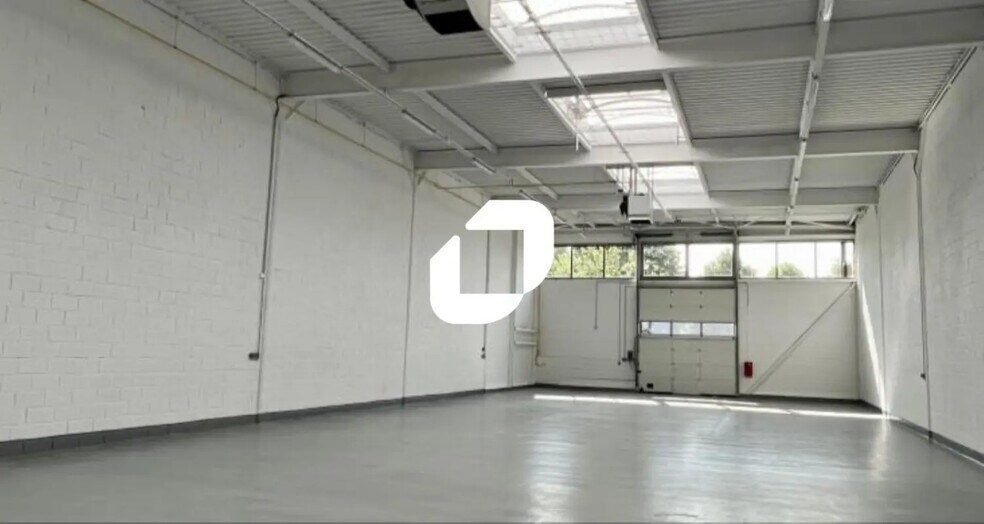 Bureau dans Bonneuil-sur-Marne à louer - Photo de l’immeuble – Image 2 sur 13