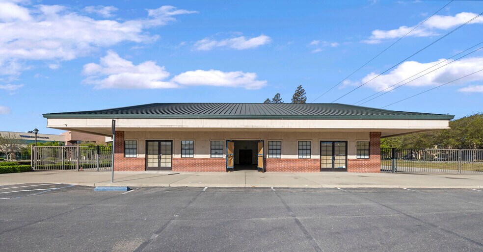 3404 Shadowbrook Dr, Stockton, CA à louer - Photo de l’immeuble – Image 1 sur 24
