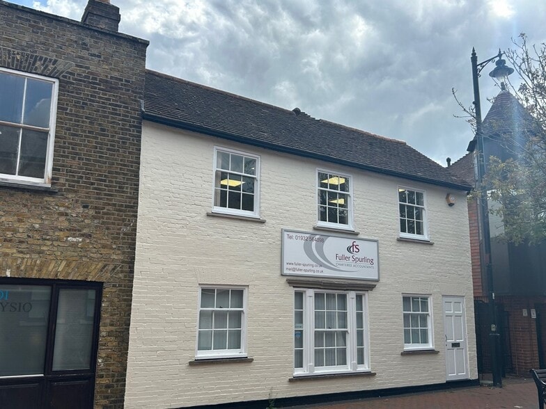 58 Guildford St, Chertsey à louer - Photo principale – Image 1 sur 8