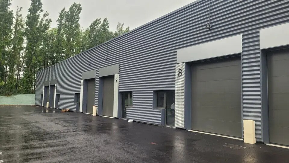 Local d’activités dans Oissel à louer - Photo de l’immeuble – Image 1 sur 6