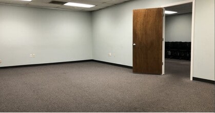 13301 E I-10 Fwy, Houston, TX à louer Photo intérieure– Image 2 sur 4