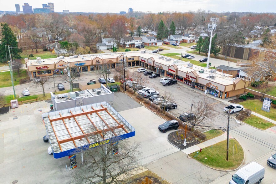 20095-20119 W 12 Mile Rd, Southfield, MI à louer - Photo de l’immeuble – Image 1 sur 12