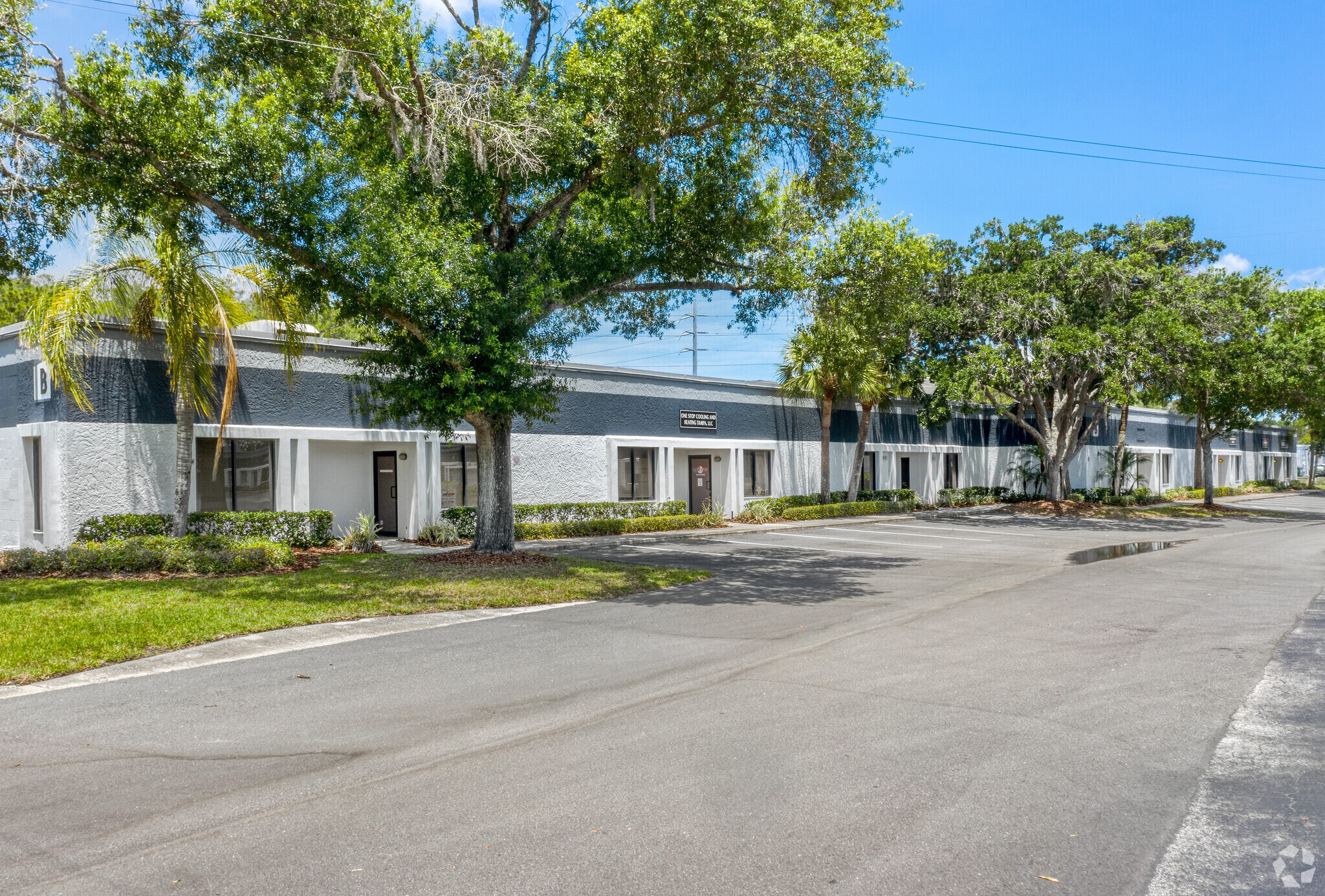 13300 McCormick Dr, Tampa, FL à louer Photo de l’immeuble– Image 1 sur 2