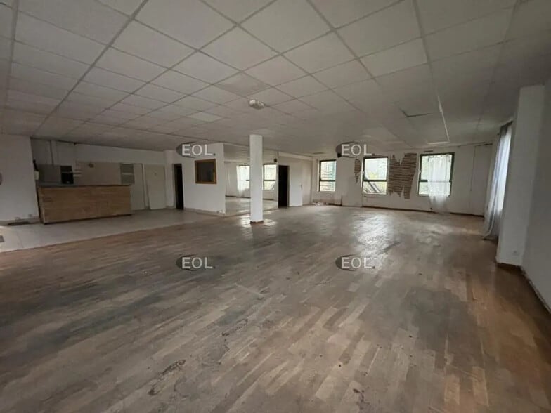 Local d’activités dans Viry-Châtillon à louer - Photo de l’immeuble – Image 3 sur 6