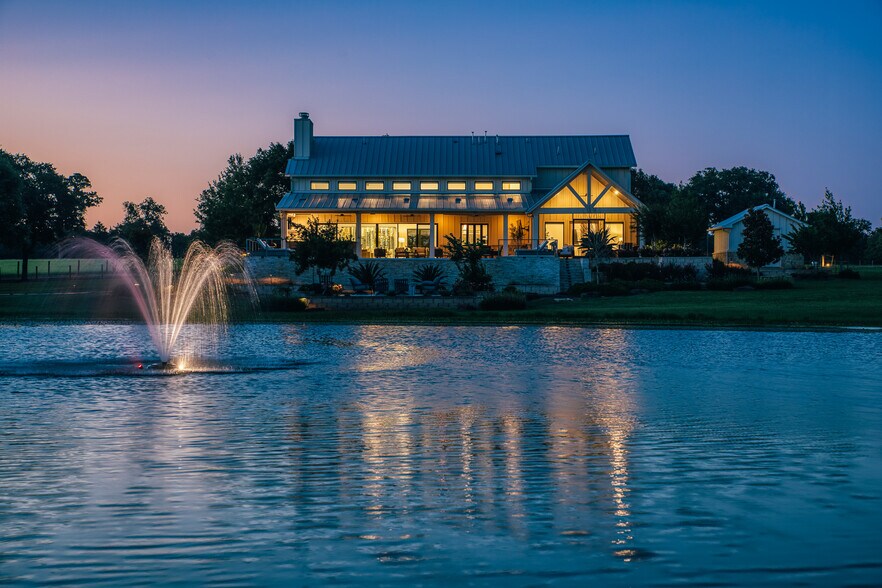 1034 Hilbun Rd, New Ulm, TX à vendre - Photo de l’immeuble – Image 3 sur 54