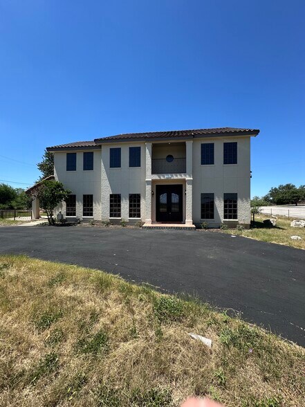 17425 Redland Rd, San Antonio, TX à louer - Photo de l’immeuble – Image 2 sur 7