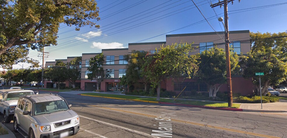 800 S Main St, Burbank, CA à louer - Photo de l’immeuble – Image 2 sur 6