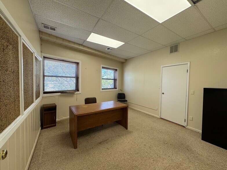 101-109 Wellwood Ave, Lindenhurst, NY à louer - Photo de l’immeuble – Image 3 sur 12