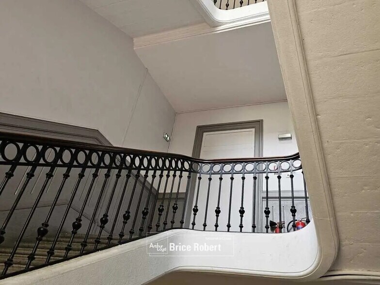 Bureau dans Lyon à vendre - Photo de l’immeuble – Image 3 sur 15