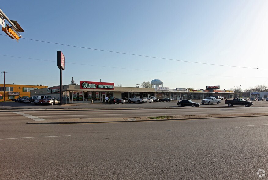 1015 E Irving Blvd, Irving, TX à louer - Photo principale – Image 1 sur 4