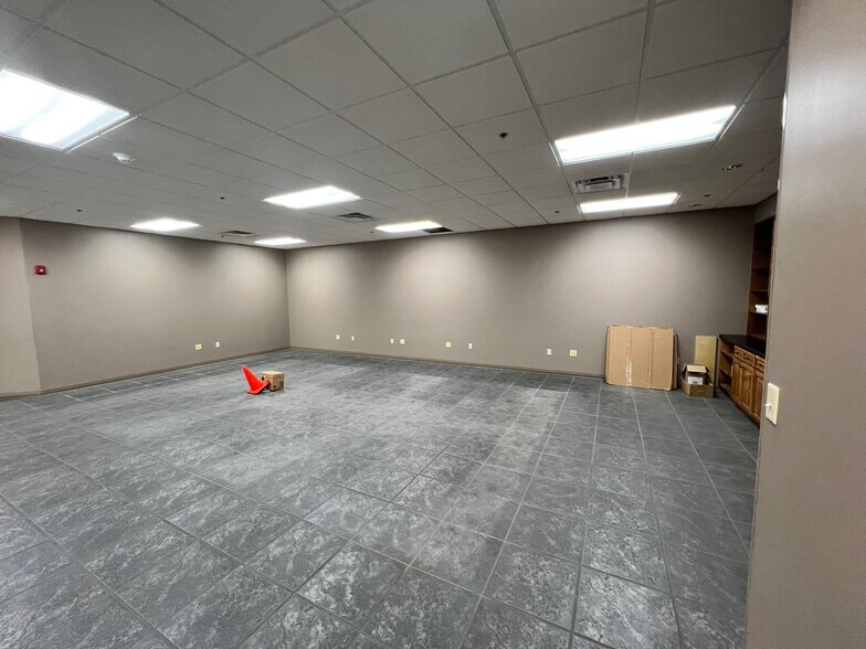 400 Moog Industrial Blvd, Smithville, TN à vendre - Photo intérieure – Image 2 sur 34