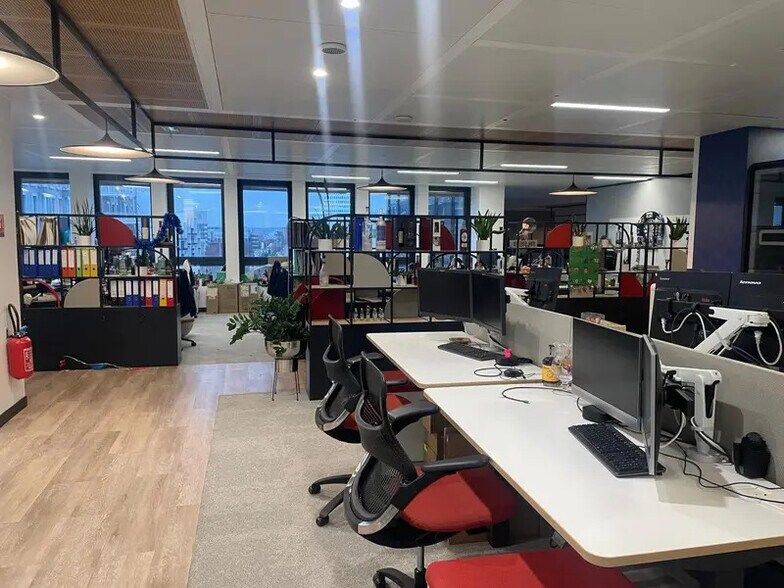 Bureau dans Saint-Denis à louer - Photo de l’immeuble – Image 2 sur 39