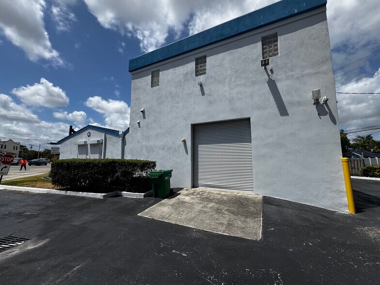 6151 Pembroke Rd, Hollywood, FL à louer - Photo de l’immeuble – Image 2 sur 28