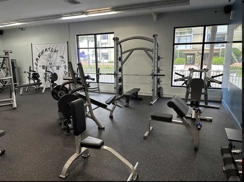 795 Bayway Blvd, Clearwater, FL à louer - Photo de l’immeuble – Image 3 sur 14