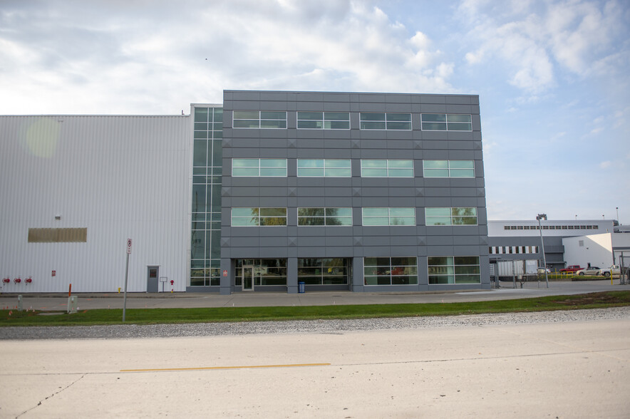 927 N 19th Ave E, Newton, IA à louer - Photo de l’immeuble – Image 1 sur 10