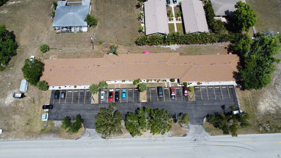 1031 SE 9th St, Cape Coral, FL à vendre - Photo de l’immeuble – Image 3 sur 16