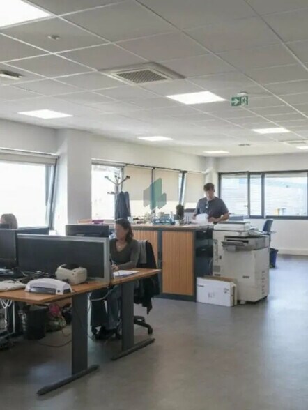 Bureau dans Ézanville à vendre - Photo de l’immeuble – Image 1 sur 4