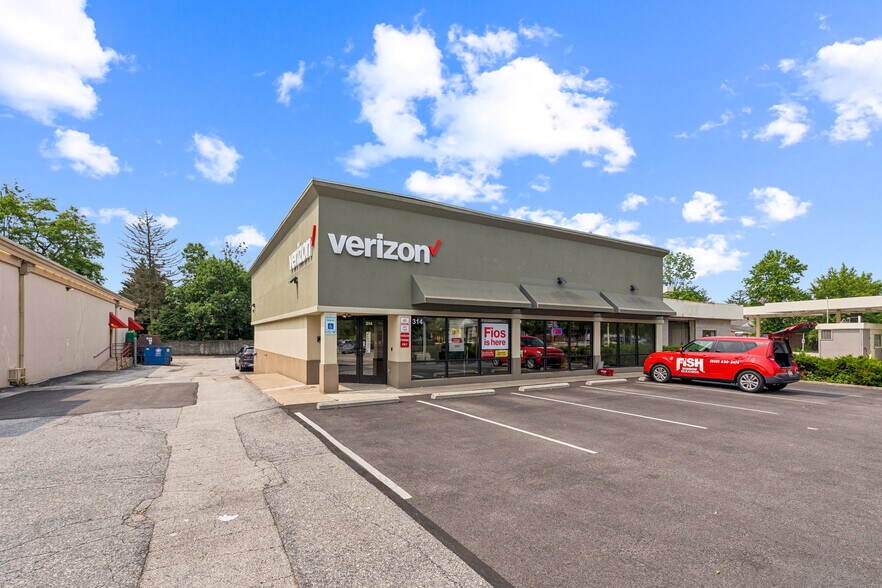 314 E Lancaster Ave, Wayne, PA à vendre - Photo de l’immeuble – Image 3 sur 8