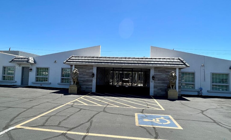14819 N Cave Creek Rd, Phoenix, AZ à louer - Photo de l’immeuble – Image 3 sur 16