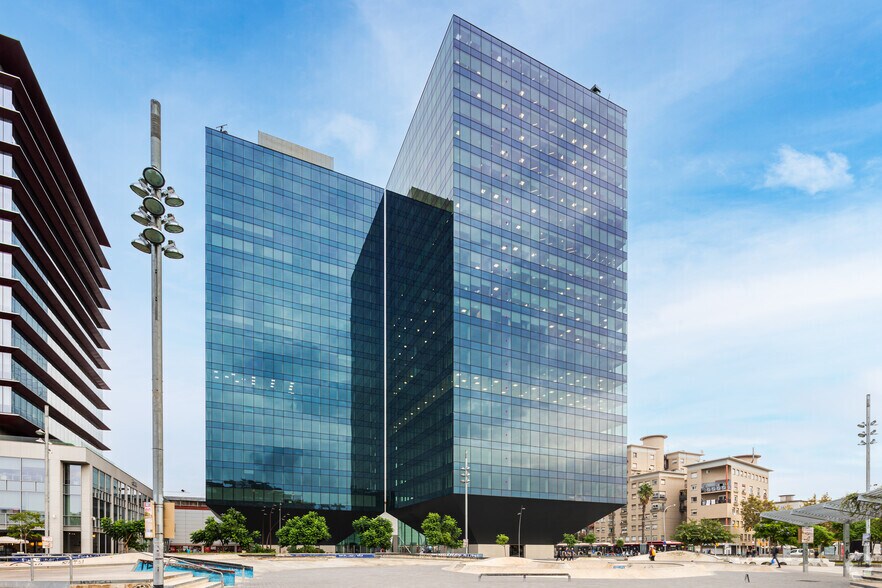 Passeig De La Zona Franca, 105, Barcelone, Barcelona à louer - Photo de l’immeuble – Image 3 sur 10