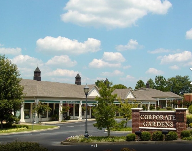 9056 Poplar Pike, Germantown, TN à louer - Photo principale – Image 1 sur 4