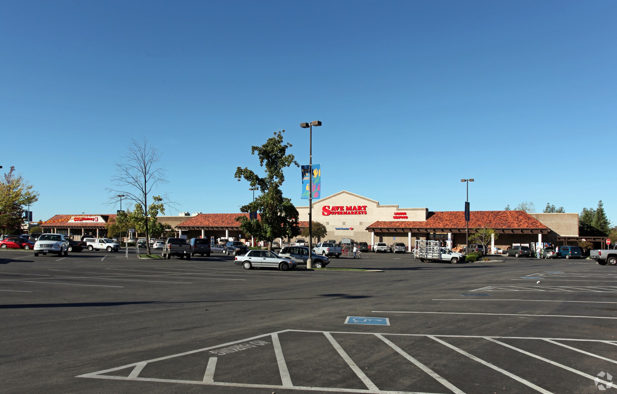 340-388 Elm Ave, Auburn, CA à louer Photo principale– Image 1 sur 5