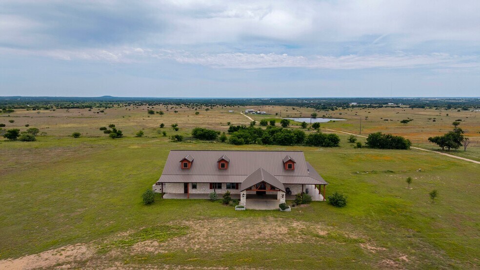3125 County Road 212, Bertram, TX à vendre - Photo de l’immeuble – Image 1 sur 48