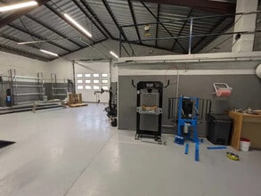 Local d'activités dans L'Isle-d'Abeau à vendre Photo intérieure– Image 1 sur 3