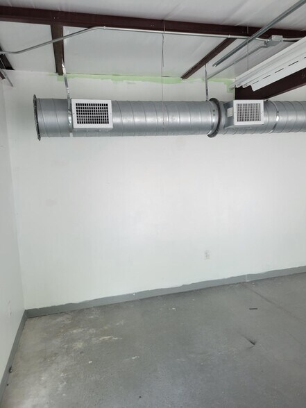 2100 SW Gatlin Blvd, Port Saint Lucie, FL à louer - Photo intérieure – Image 2 sur 5