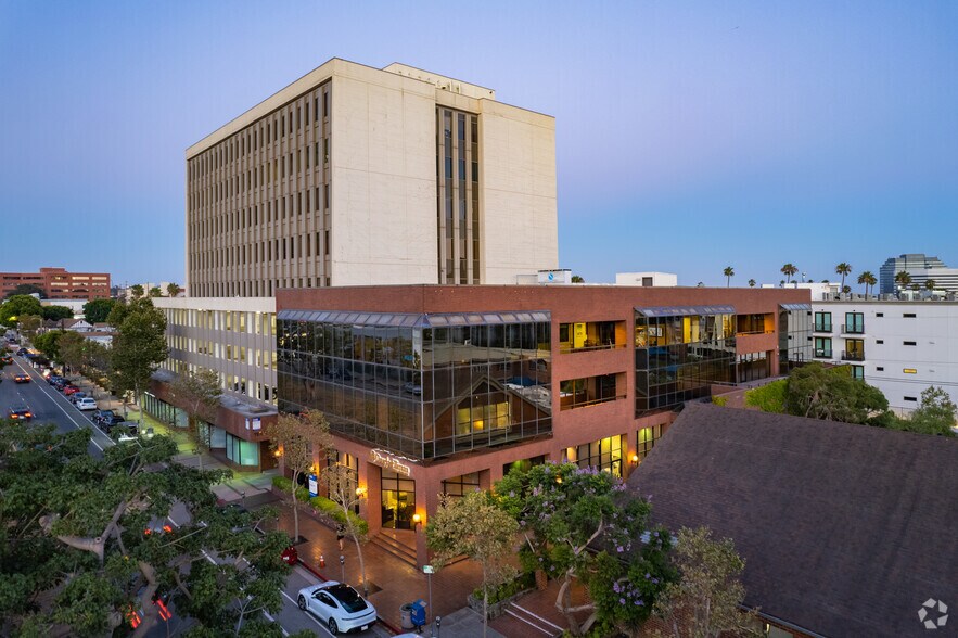 11990 San Vicente Blvd, Los Angeles, CA à louer - Photo de l’immeuble – Image 3 sur 3