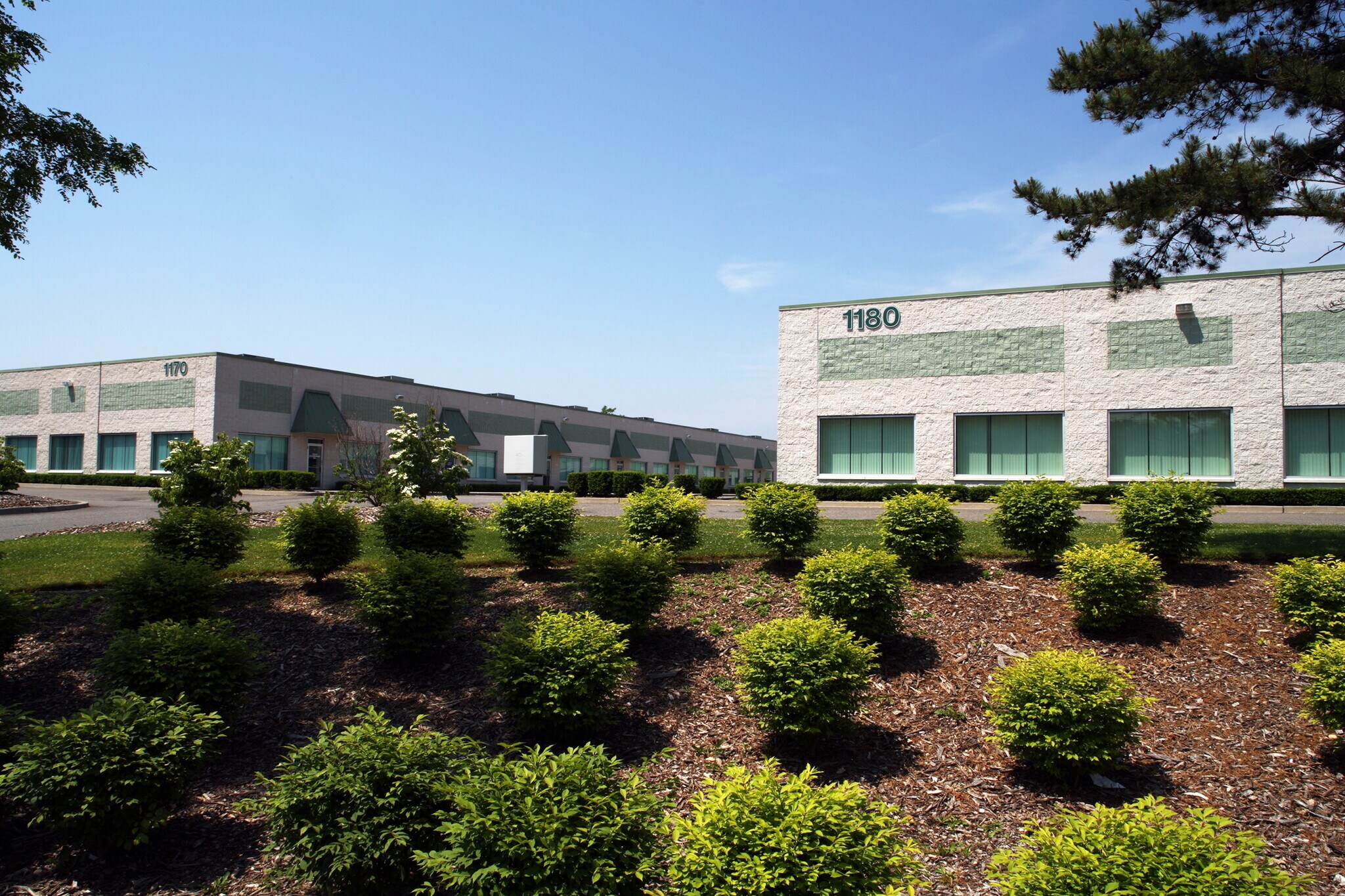 1170 Lincoln Ave, Bohemia, NY à louer Photo de l’immeuble– Image 1 sur 7