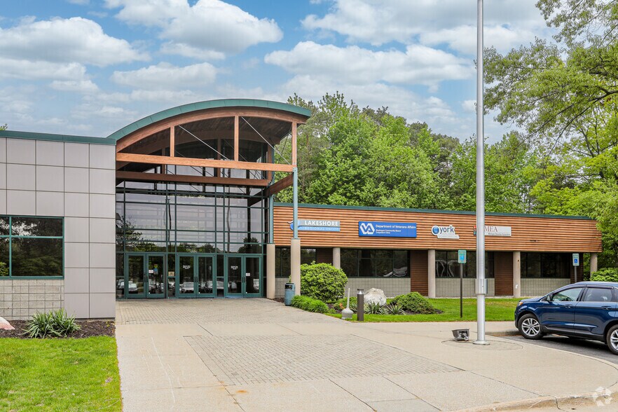 5000 Hakes Dr, Muskegon, MI à vendre - Photo principale – Image 1 sur 5