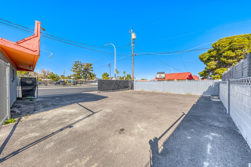 1211 S Eastern Ave, Las Vegas, NV à vendre - Photo de l’immeuble – Image 3 sur 8