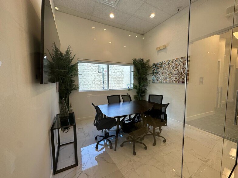 423-425 NW 10th Ter, Hallandale Beach, FL à vendre - Photo intérieure – Image 3 sur 39