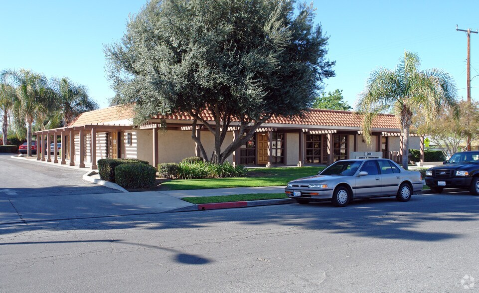 901 E Morton Pl, Hemet, CA à louer - Photo de l’immeuble – Image 2 sur 7