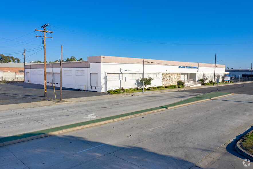 2240 S Garfield Ave, Commerce, CA à louer - Photo de l’immeuble – Image 1 sur 6