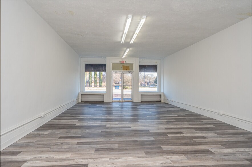 1823-1841 Wade Hampton Blvd, Greenville, SC à vendre - Photo intérieure – Image 3 sur 12