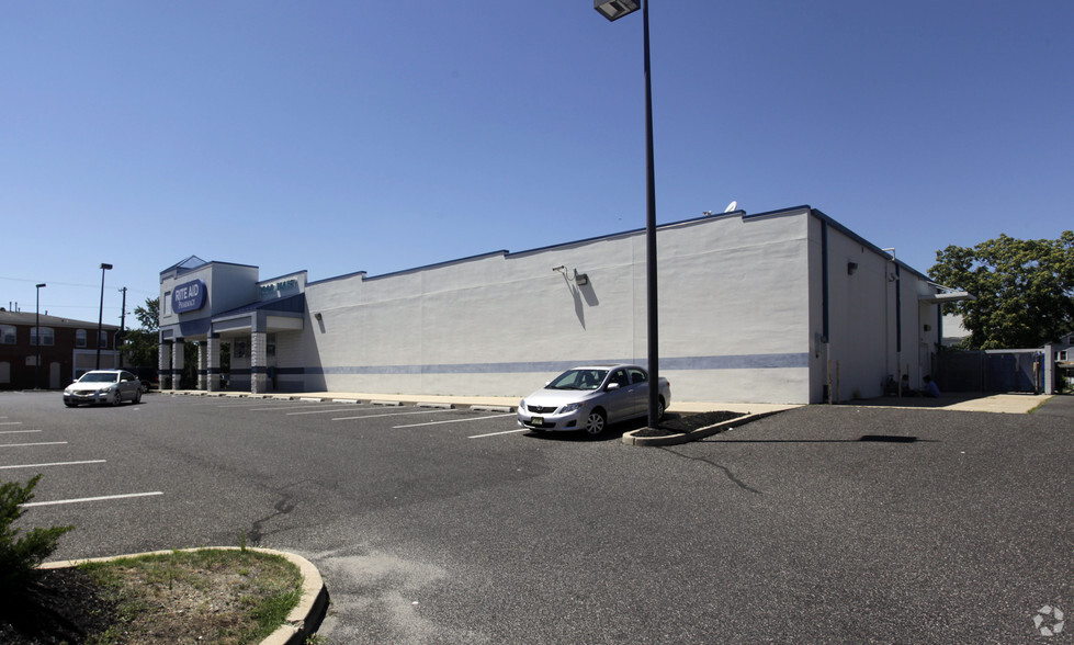 1 E Broad St, Paulsboro, NJ à louer - Photo de l’immeuble – Image 2 sur 5